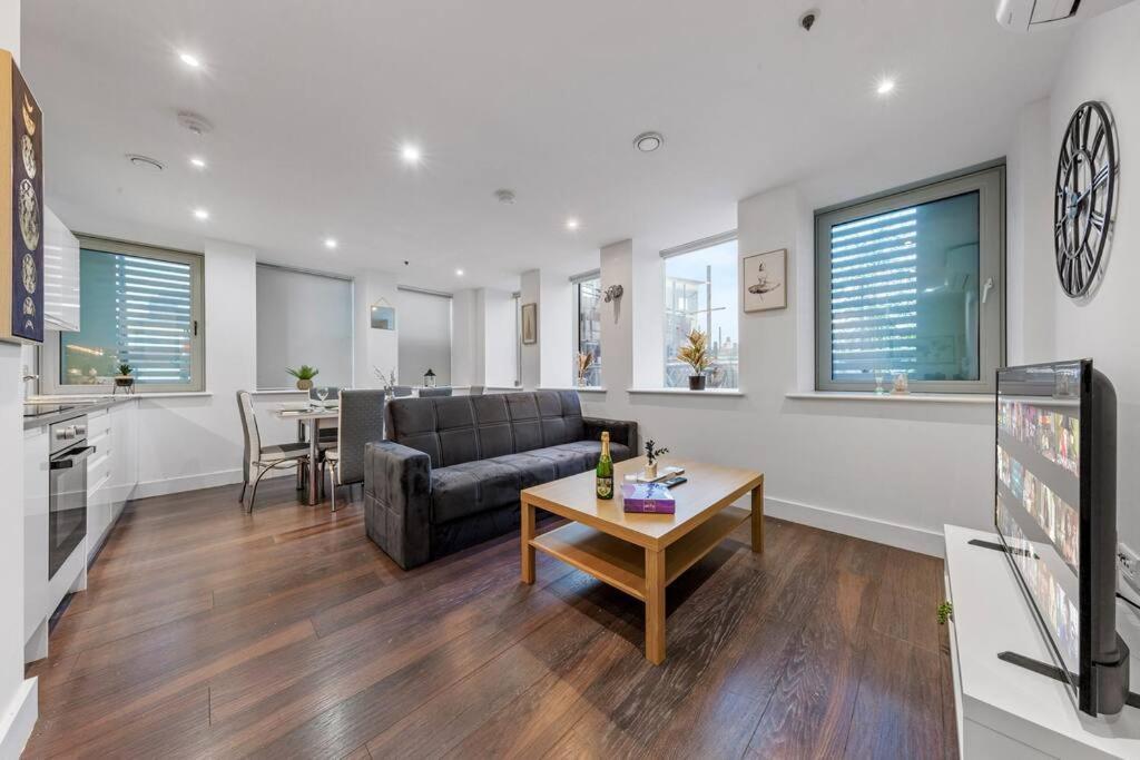 Sleep 7 20 Mins From London Waterloo Bp8 Apartamento Exterior foto